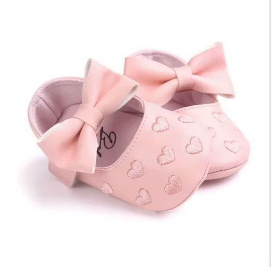 Calzado rosa con diseño corazones para 1 añito🩷1759