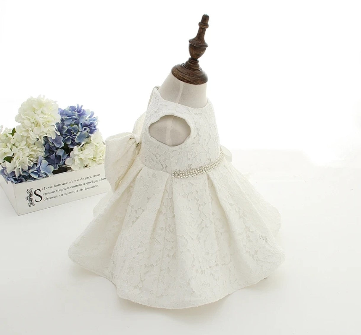 Vestido blanco con detalles bordado, con gorrito, brillos, perlas, perlitas, bautismo, cortejo 🤍✨3370