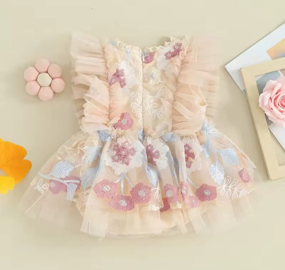 Vestibody Beige, flores, sesión precumple 1647