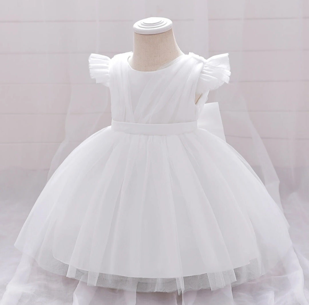 Vestido Blanco con manguita de tull🤍 2015