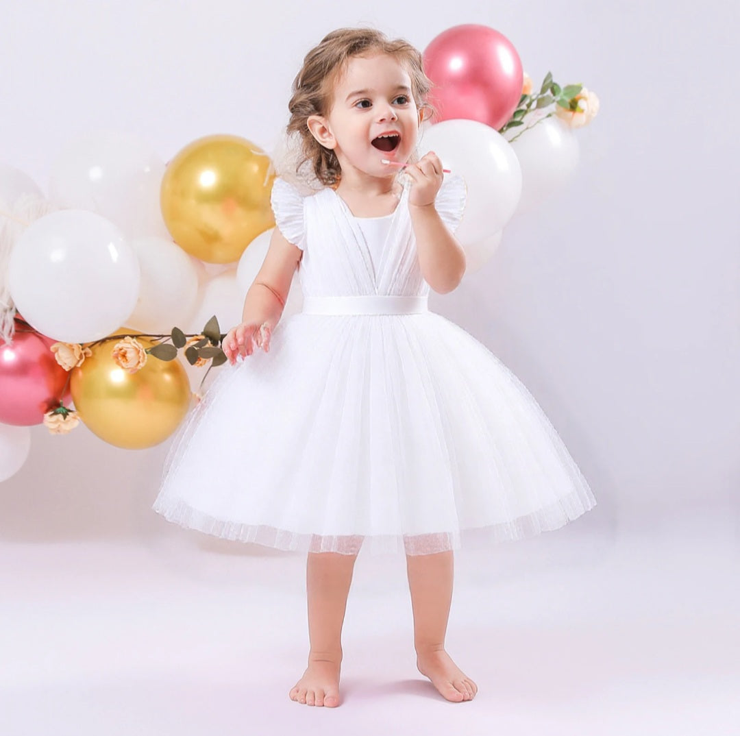 Vestido Blanco con manguita de tull🤍 2015