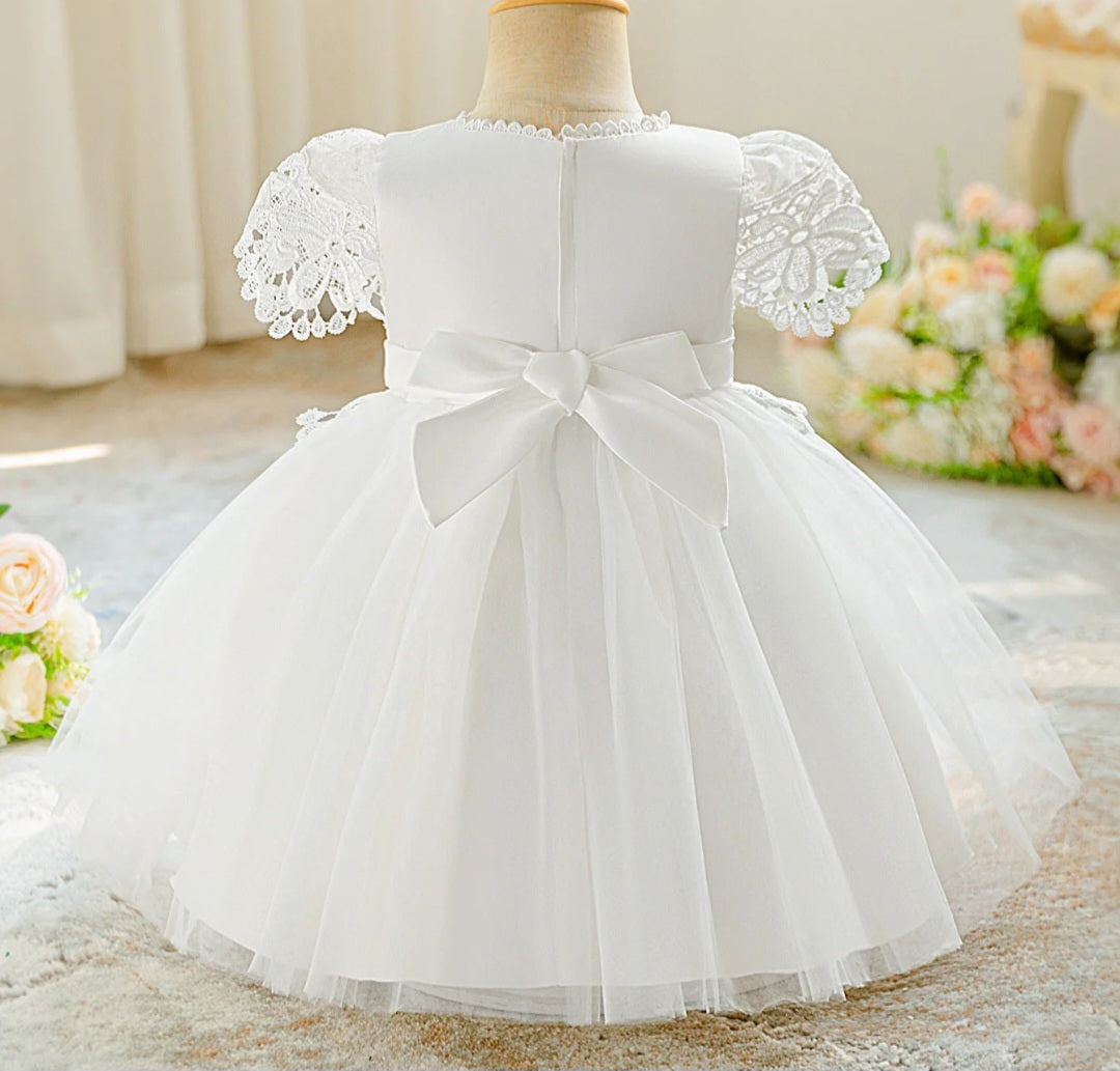 Vestido Blanco con manguita y detalles bordados🤍2036