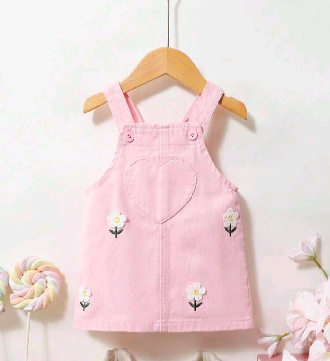 Jardinera de jeans rosa con diseño de flores🌸2620