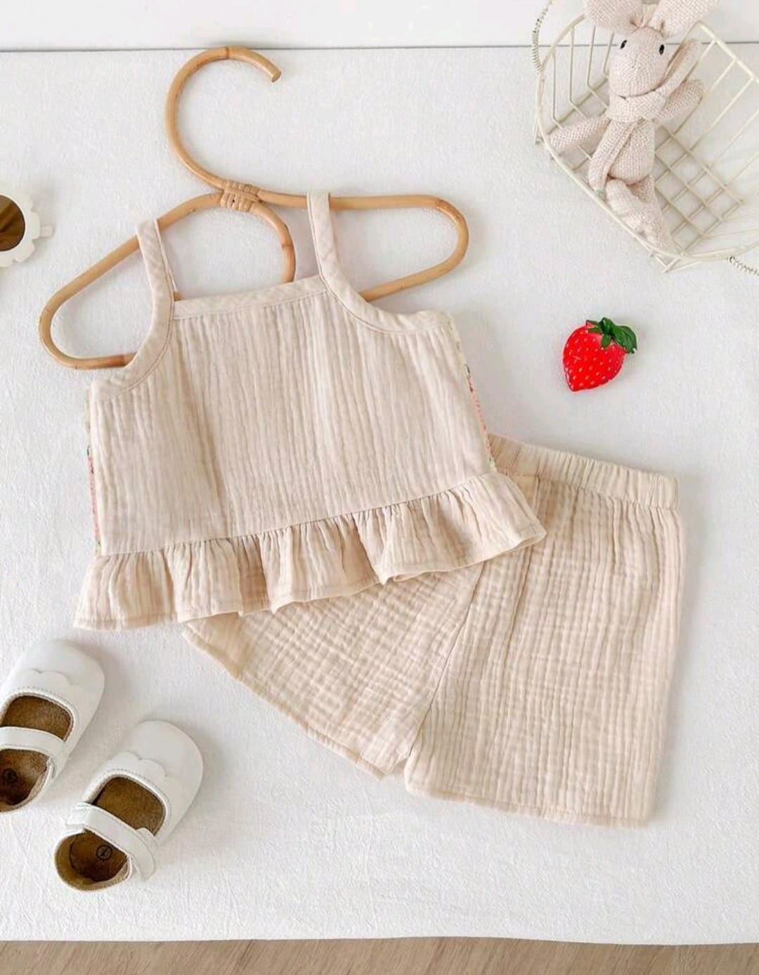 Conjunto blusa más short beige, flores 🌷 3596